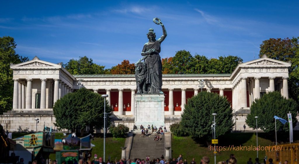 Статуя Баварии в Мюнхене