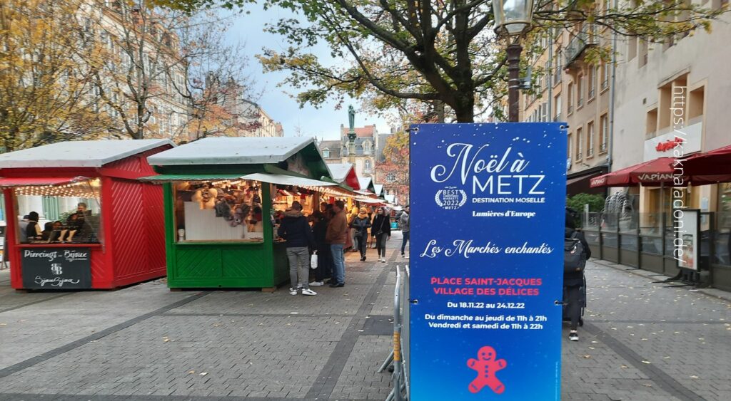 Мец - рождественский рынок на площади Святого Жака