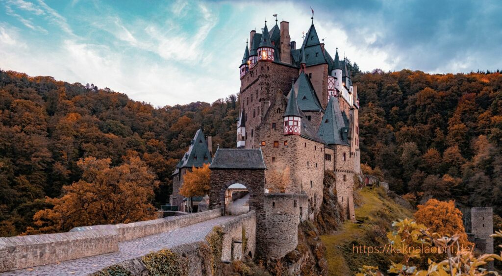 Замок Бург Єльц осінь